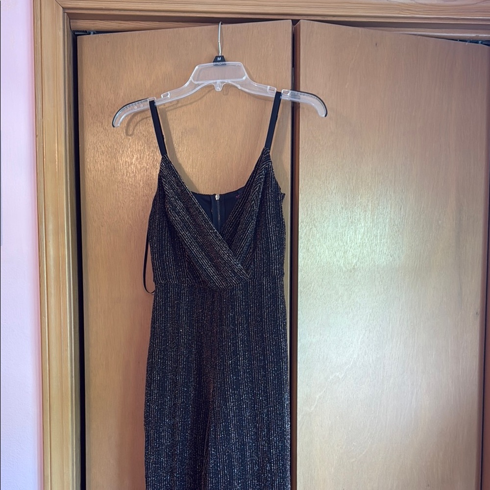 Black Sleeveless V-Neck jumpsuit